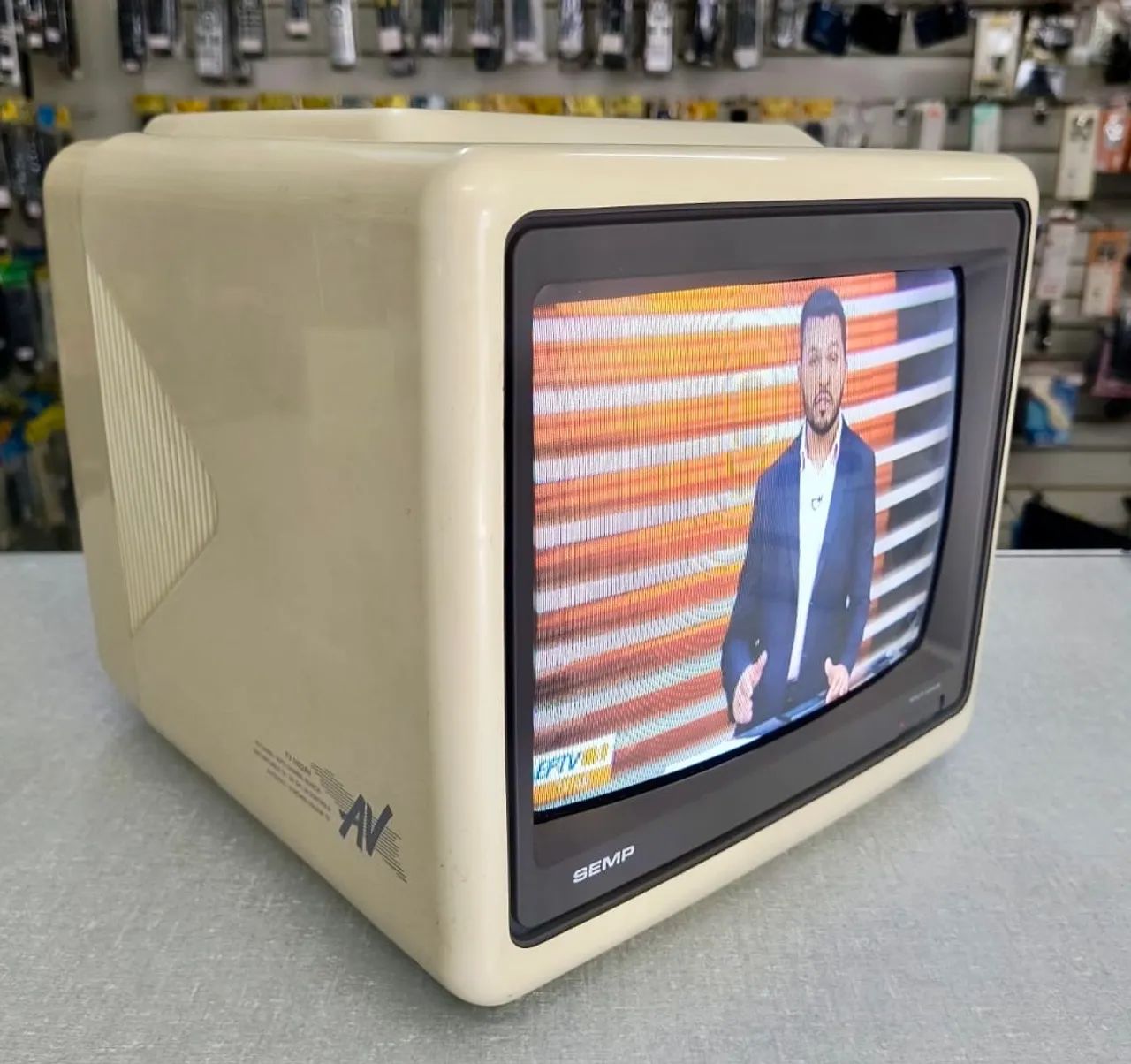 Tv retrô Semp (modelo clássico de 10 polegadas) funcionando com imagem linda  - Foto 2