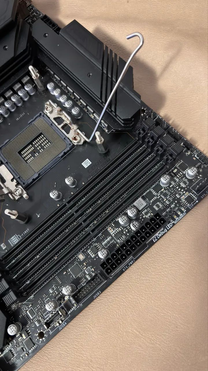 Placa Mãe MSI Tomahawk Z790 Wifi DDR4 LGA 1700 - Foto 2