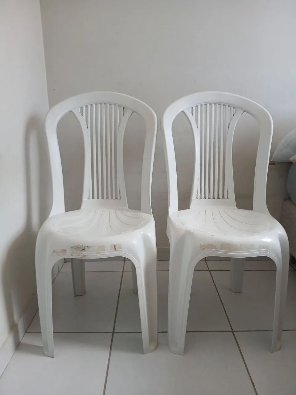 Vendo cadeira em plastico usada - Foto 5