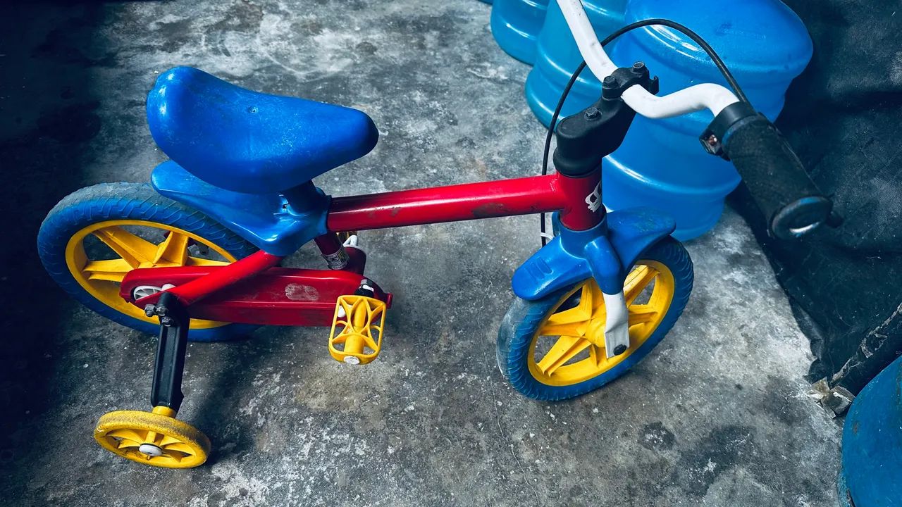 Bicicleta infantil aro 12 em perfeito estado  - Foto 2