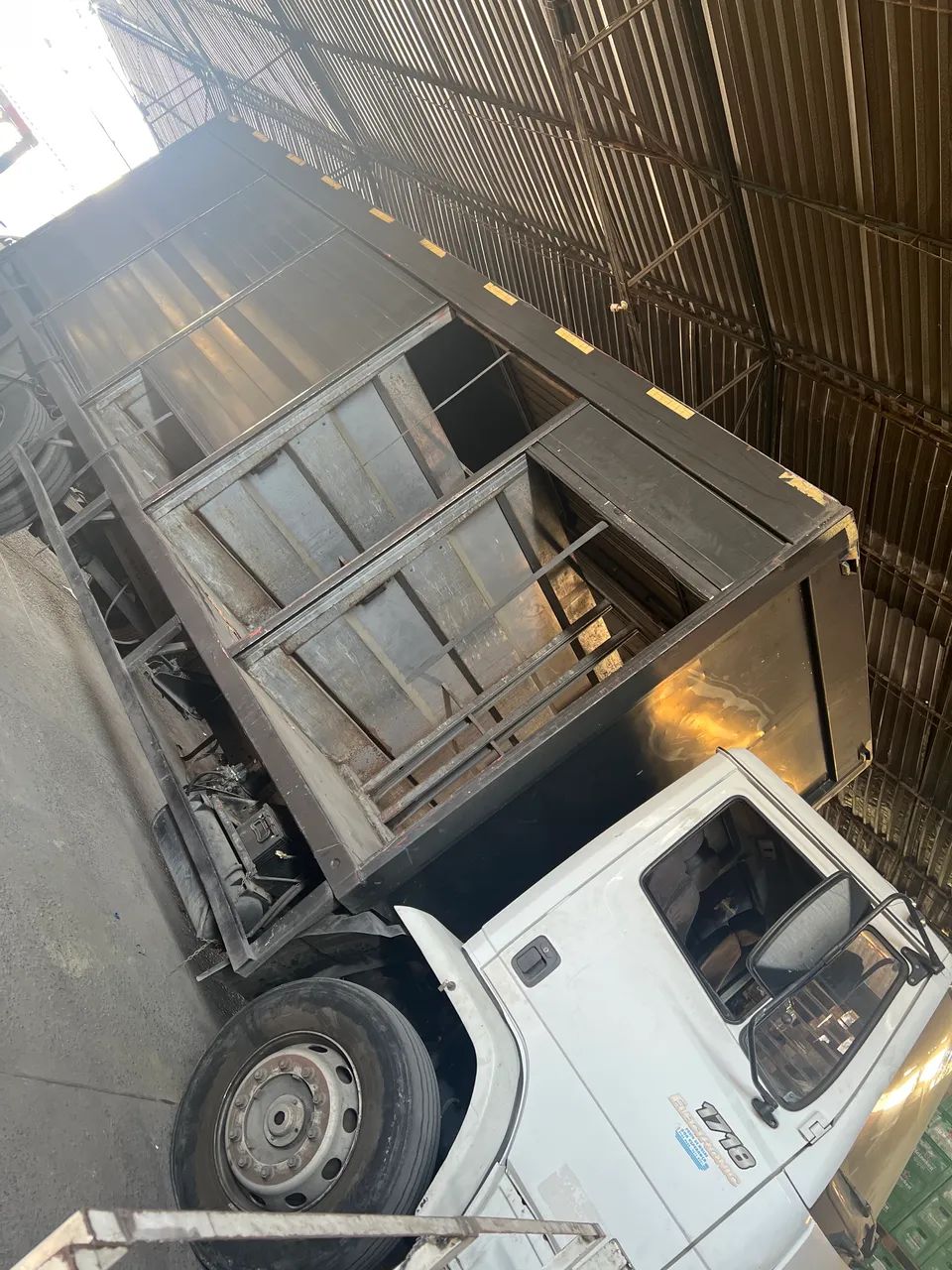 Vendo M.BENZ/1718 10 BAIAS - Foto 3