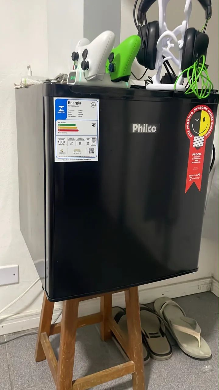 Vende tv e frigobar