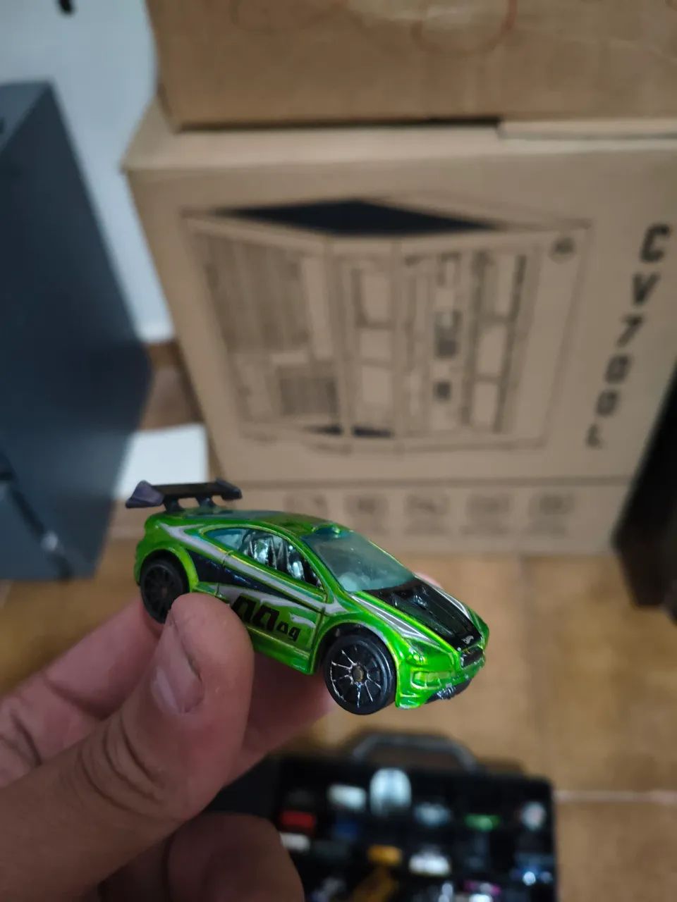 Caixa + coleção hotwheels  - Foto 4
