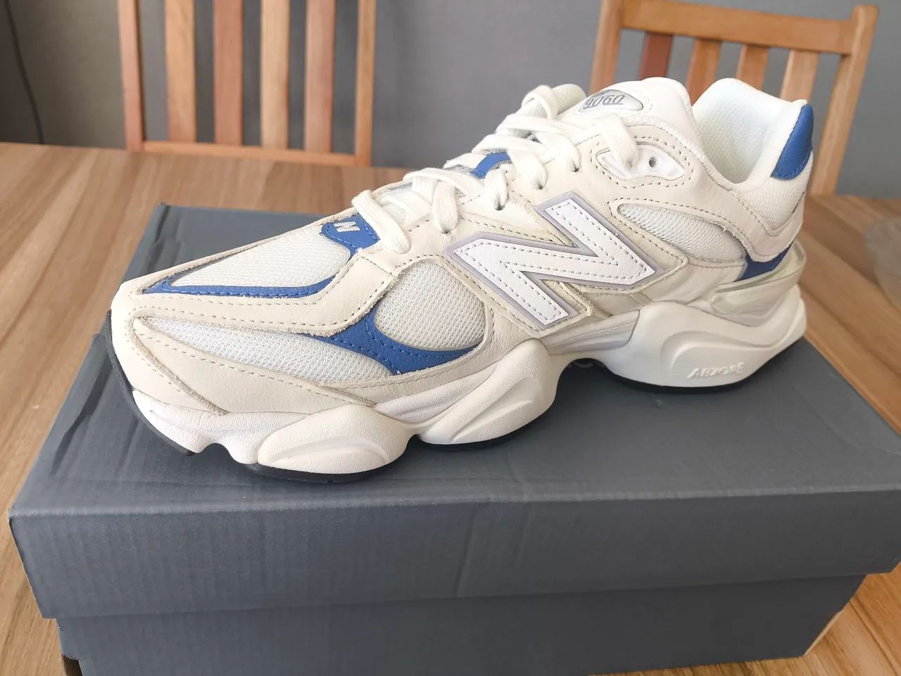 Tênis New Balance 9060