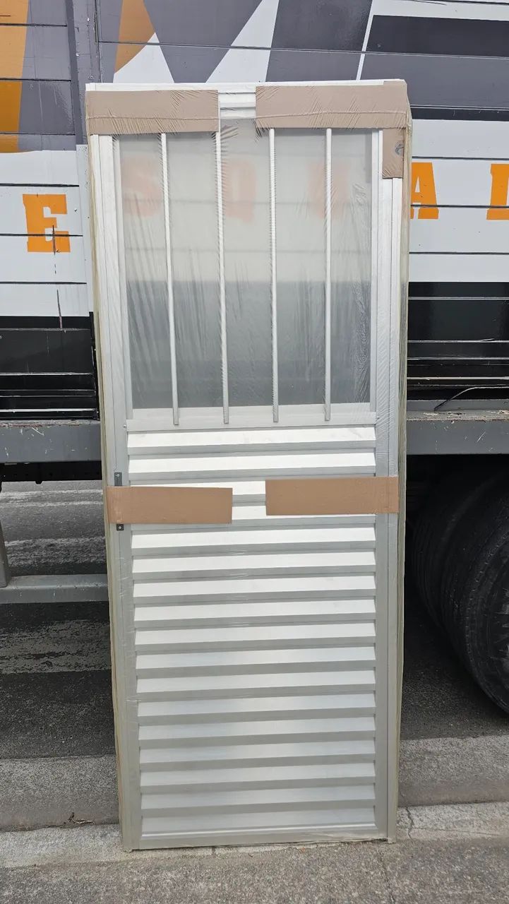 Porta de Alumínio mista veneziana 210x80 com vidros completa  - Foto 3
