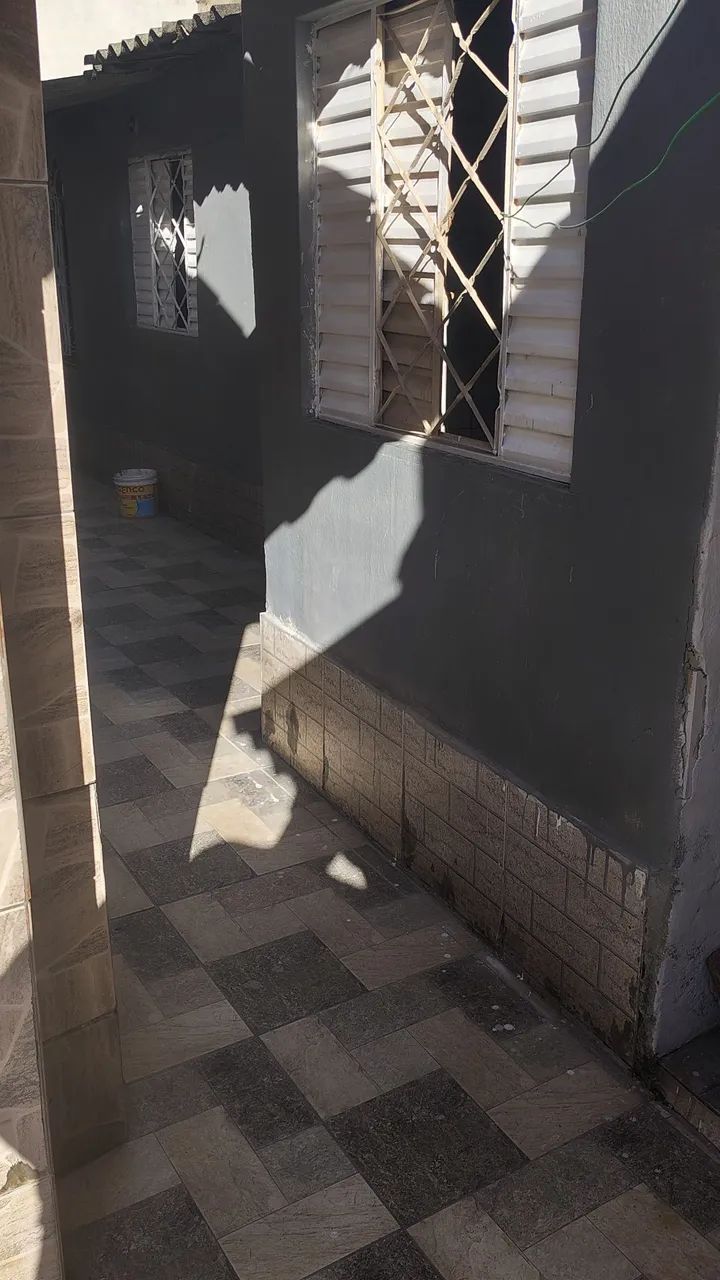 Aluga-se Casa nos fundos 