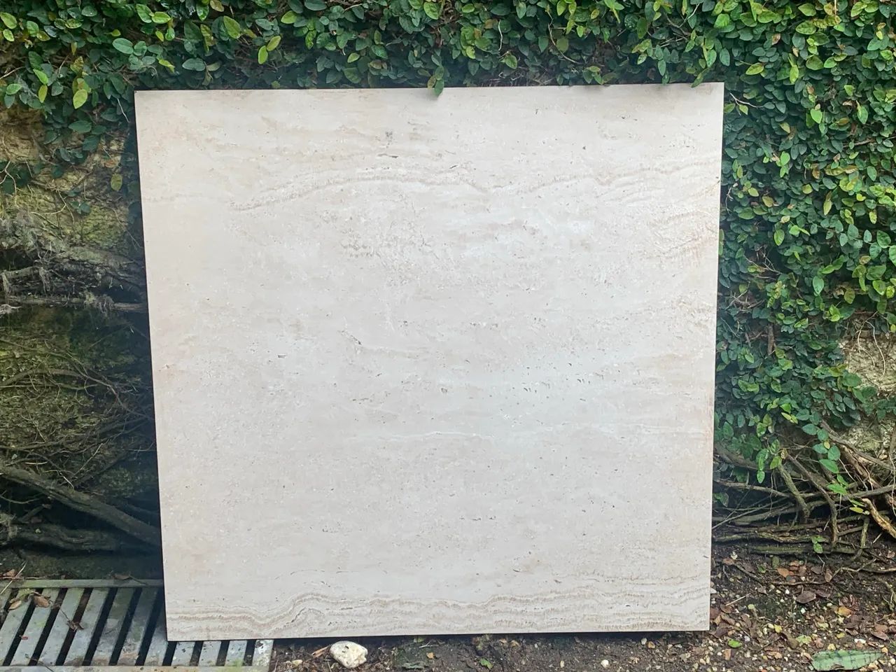  Vendo  60 m2 de piso porcelanato  travertino 80 x 80 cm na caixa  , valor  3.000,00 - Foto 2