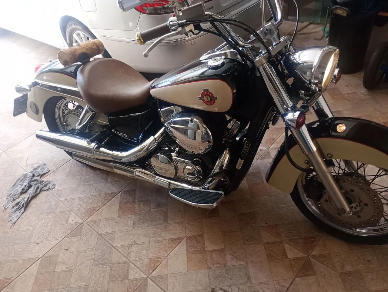  Shadow 750