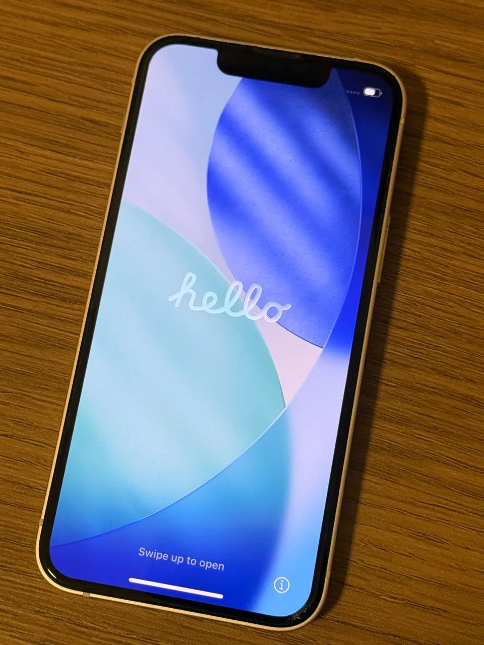 iPhone 13 mini, super conservado, com cabo e caixinha.