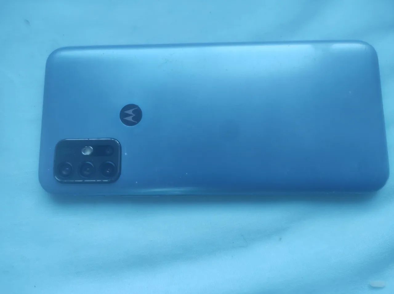 Moto g30 funcionando perfeitamente porém trincado 