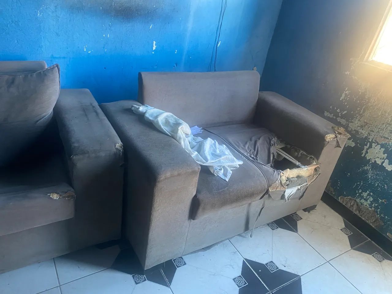 Vende-se sofá para quem trabalha com sofá e reforma  - Foto 2