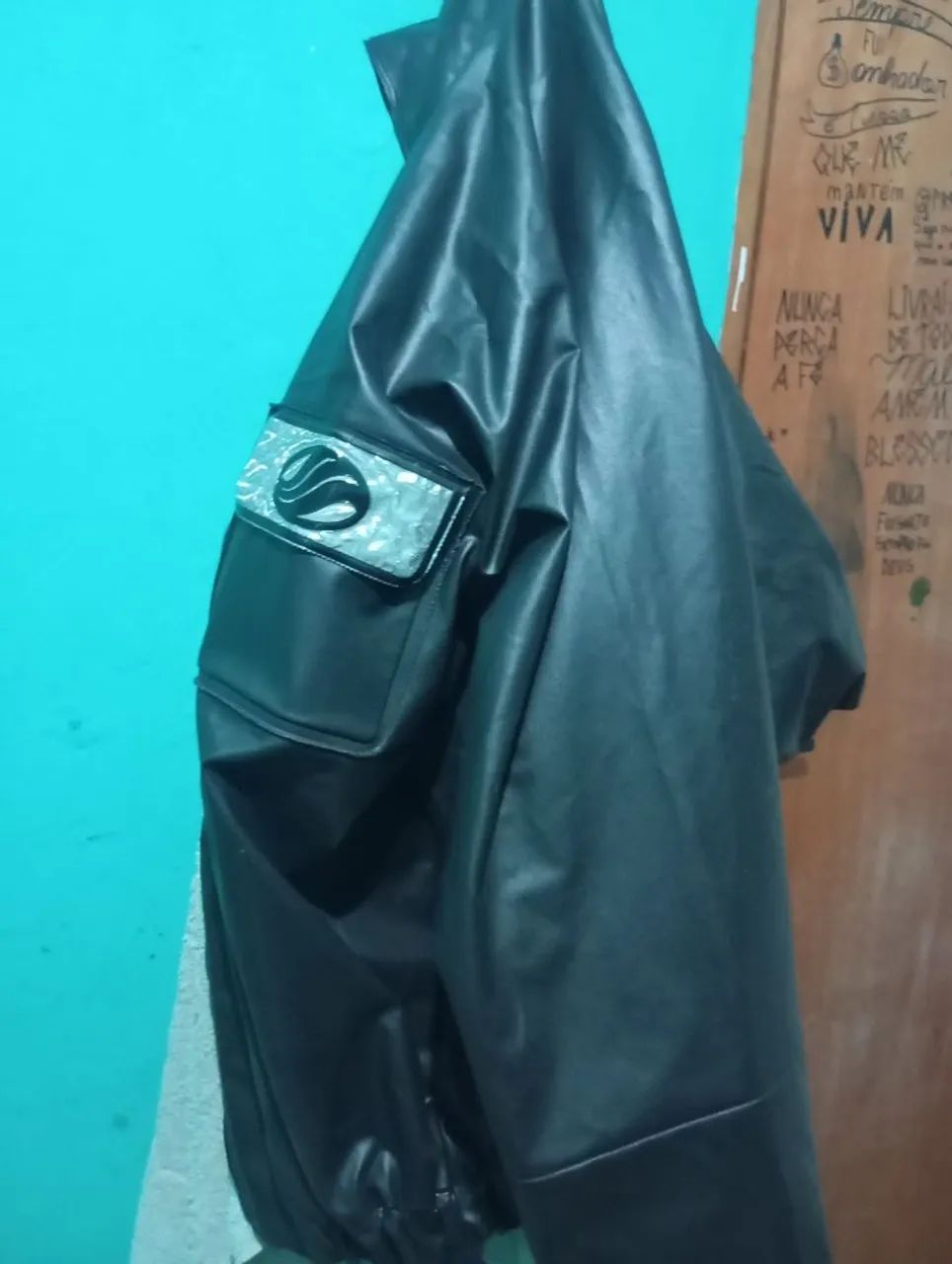 Capa de chuva alba semi nova  - Foto 4