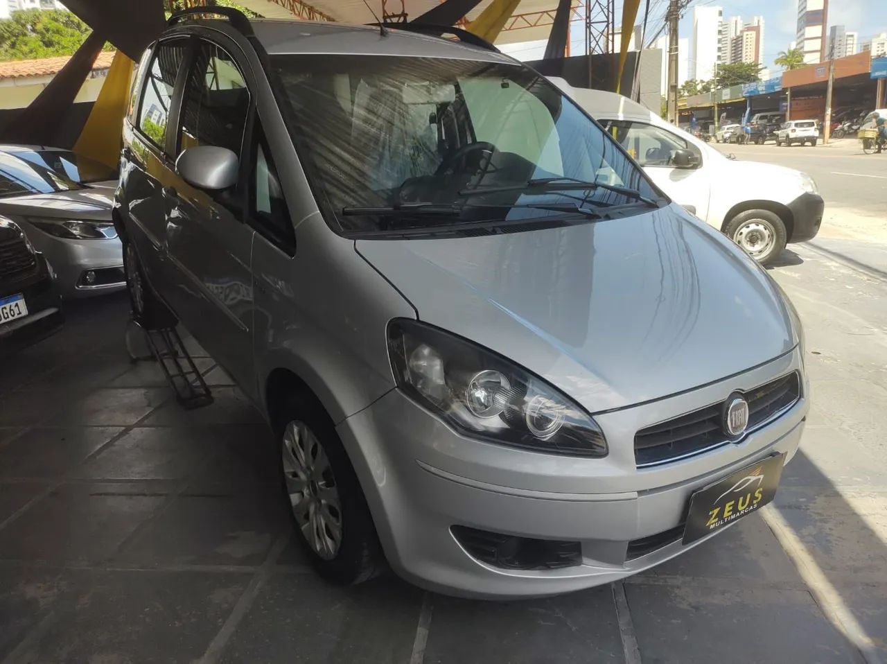 Fiat Idea Essence Dualogic 1.6 Flex 16V 5P 2013 - Foto 2