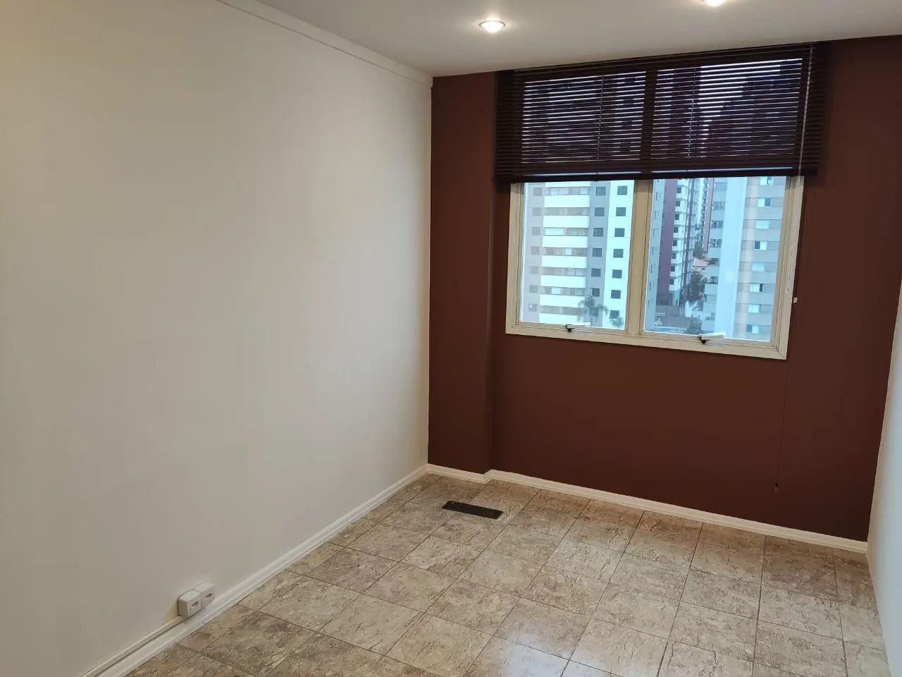 Sala comercial // 30m2 // 1 vg garagem
