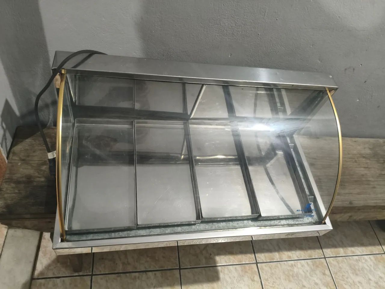 Estufa com 4 bandejas