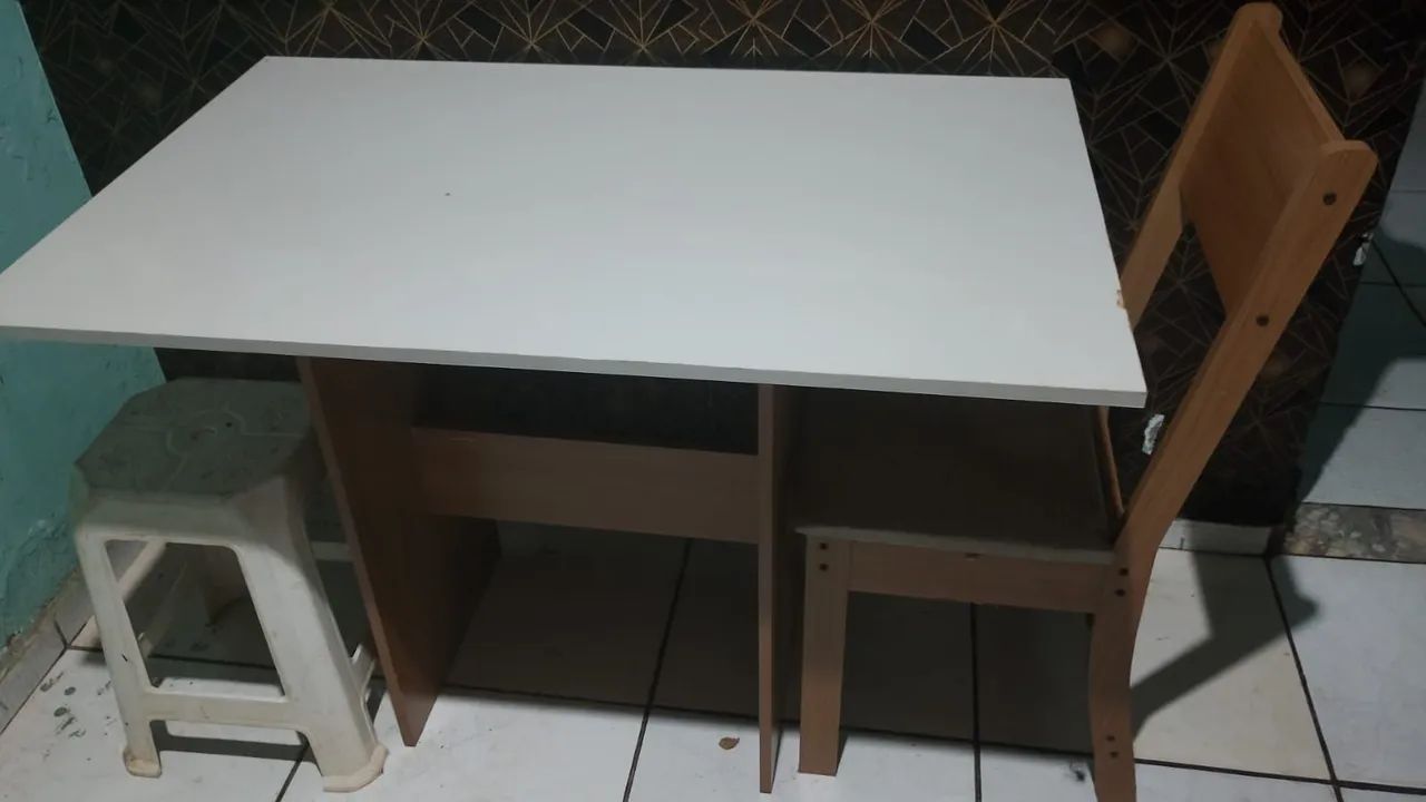 Mesa com 4 cadeiras  - Foto 2