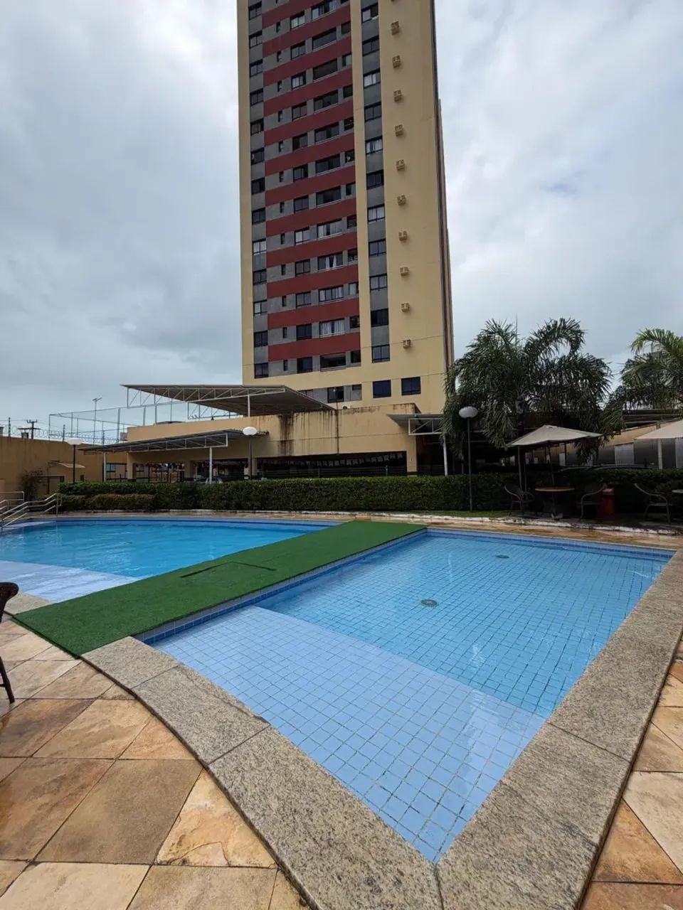 Apartamento  com Varanda no Condomínio Sun River  Ribeira