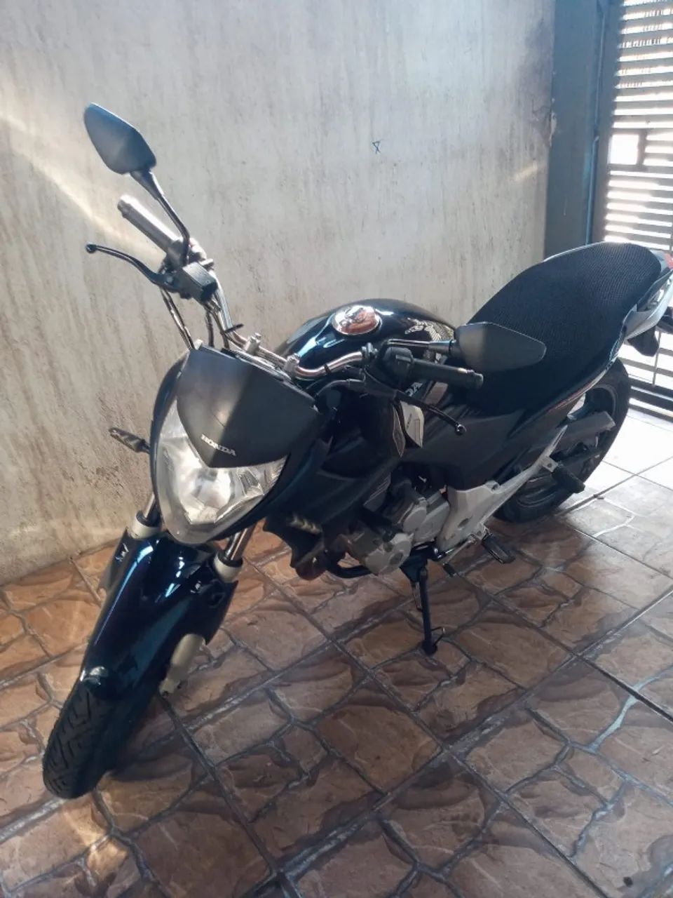 Cb 300 sem pendências