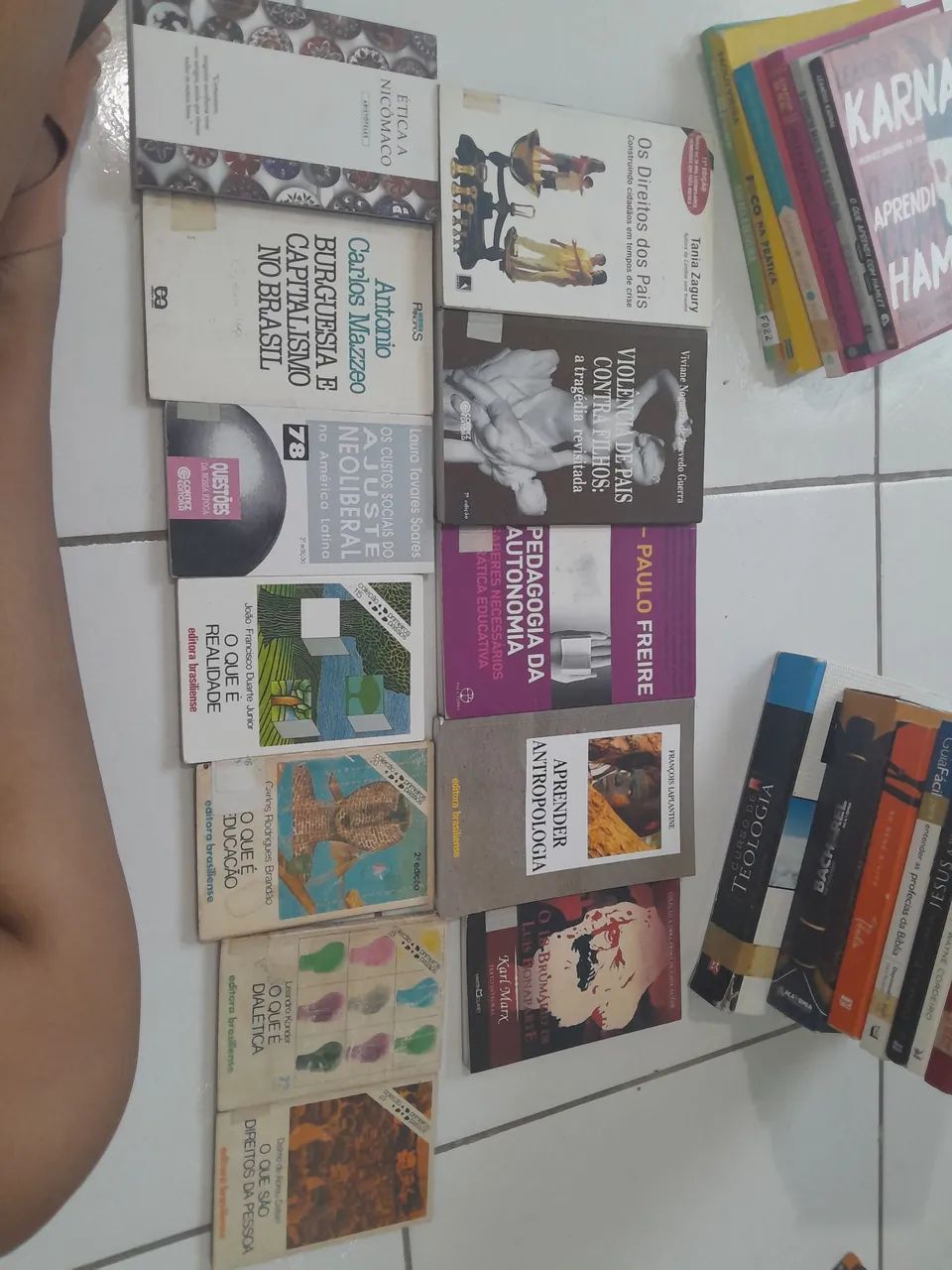 Bazar de livros - Foto 3