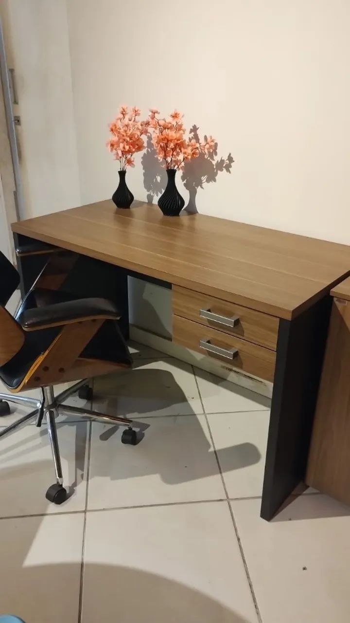 Mesa Escritório com Gaveta