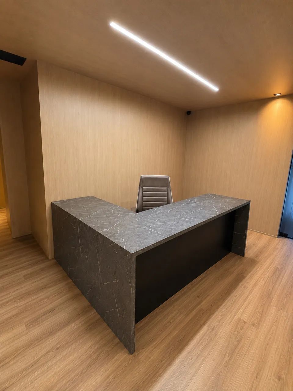 Mesa de escritório em L