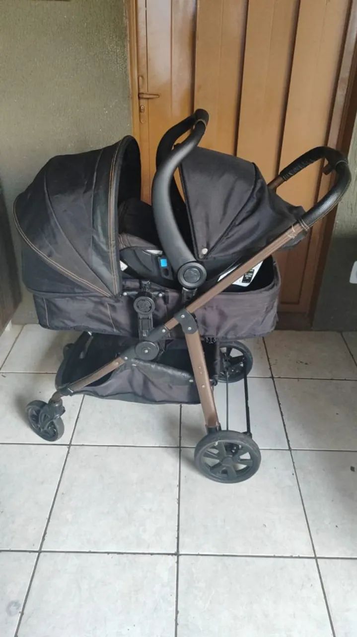 Vendo carrinho de bebê com bb conforto. Kit completo 
