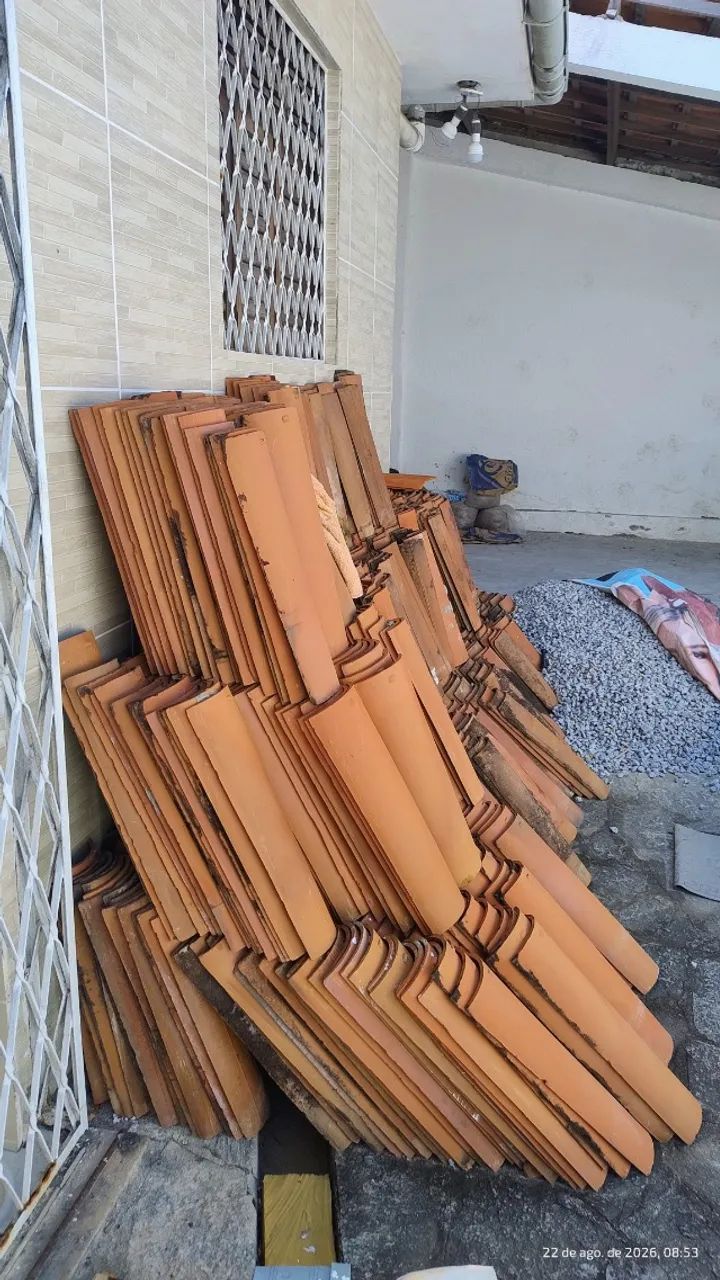 Doação de telhas e madeiras