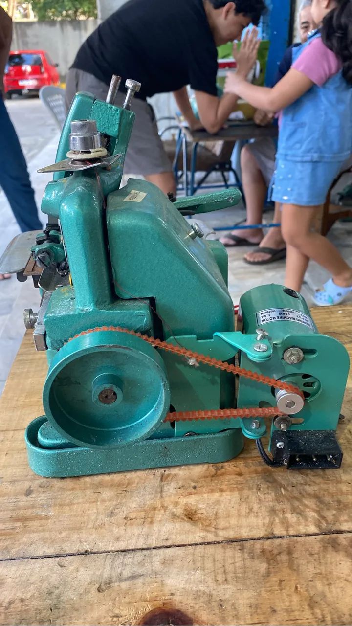 Máquina  semi nova