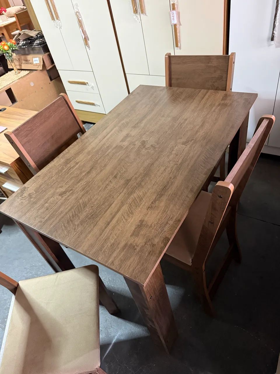 Mesa com 4 cadeiras - pronta entrega 