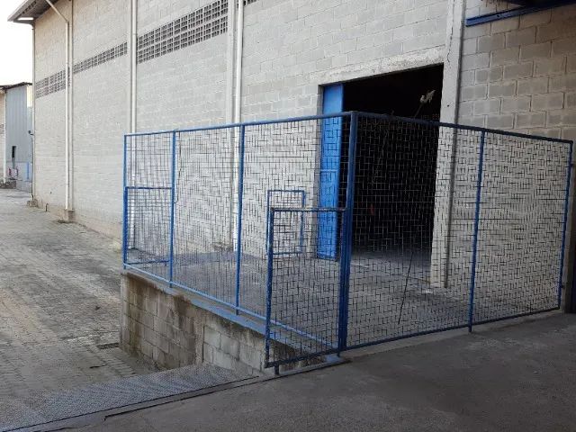 Alugo Galpão CIVIT 1, com 1.020m2, sendo 680m2 armazém, 2 docas, 8m pé direito - Foto 4