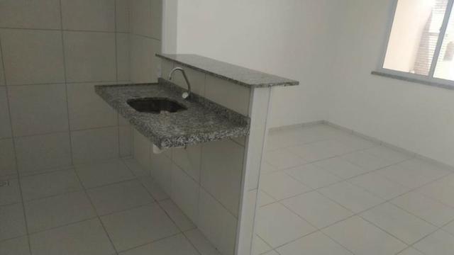 Casa com 2 quartos, 2 banheiros, varanda, sala de estar. - Foto 7