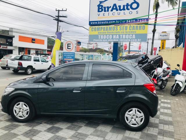 Onix 2017/2017 1.0 mpfi joy 8v flex 4p manual em joinville - Foto 4