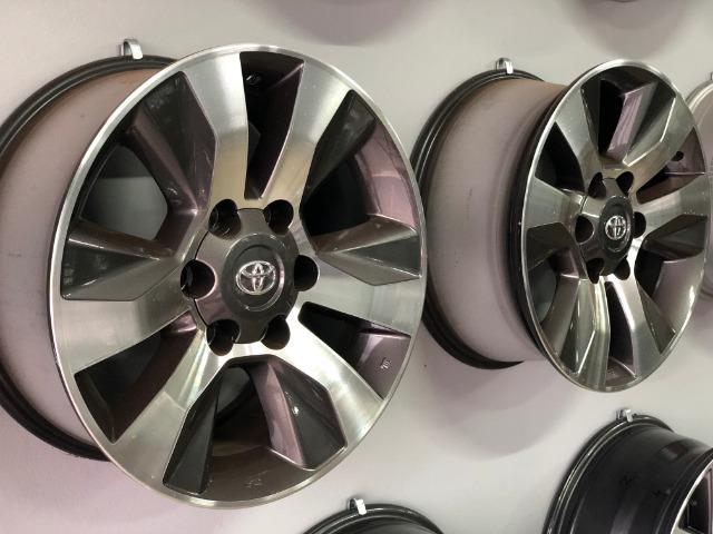 Rodas Aro 17 Toyota Hilux Original SRV Graphite Diamond - Foto 6