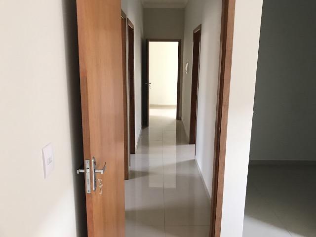 Casa nova 150m em condomínio fechado - suite - closet - area de churrasco - Foto 6