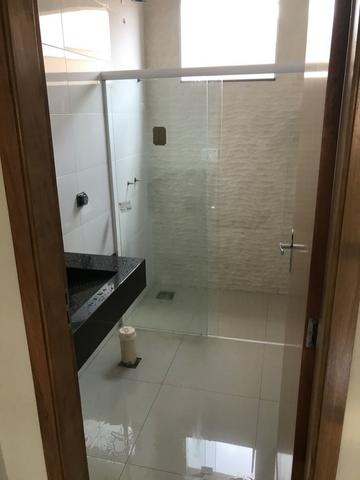 Casa nova 150m em condomínio fechado - suite - closet - area de churrasco - Foto 3