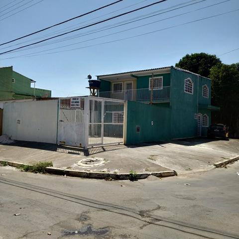 Casa com excelente espaço / bem localizada