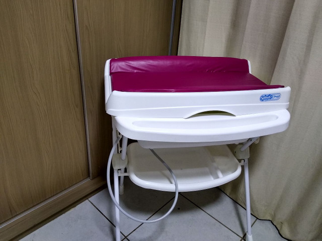 Banheira com suporte Splash Burigotto framboesa semi novos
