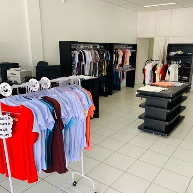 Vende-se móveis para loja