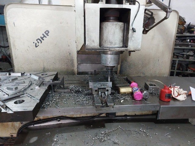 Fresadora CNC Travis M8 ano 2008 - Foto 5