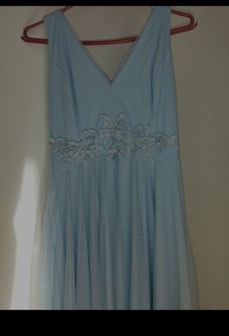 Vestido azul serenyt e terno cinza claro 