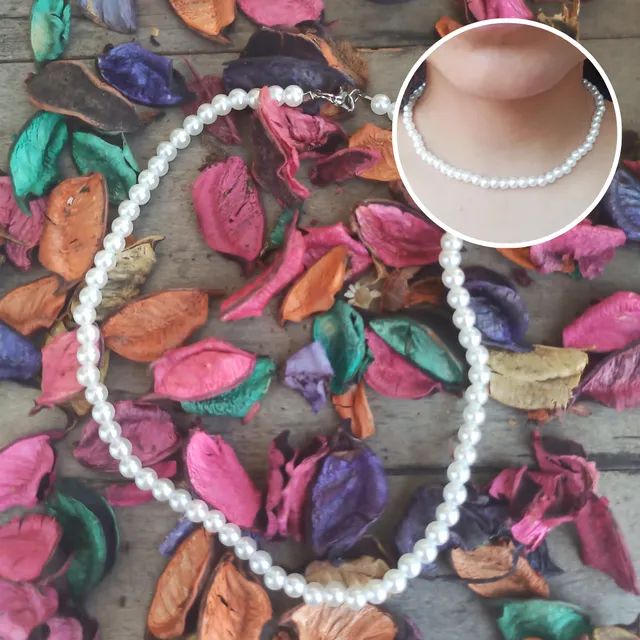 Colar de pérolas e outras cores