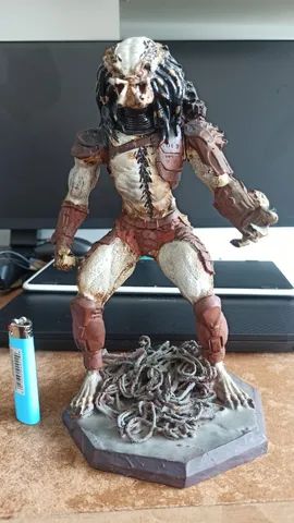Estátua Predador Clássico 30cm - Escala 1:6