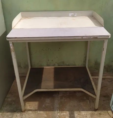 Mesa  / Bancada de metal