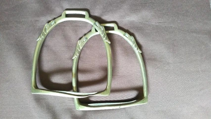 Estribo Antigo de Alpaca marca Triângulo - Foto 2