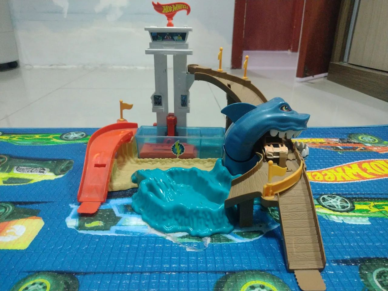 Pista Hot Wheels Color Change Ataque Tubarão Brinquedos e Jogos