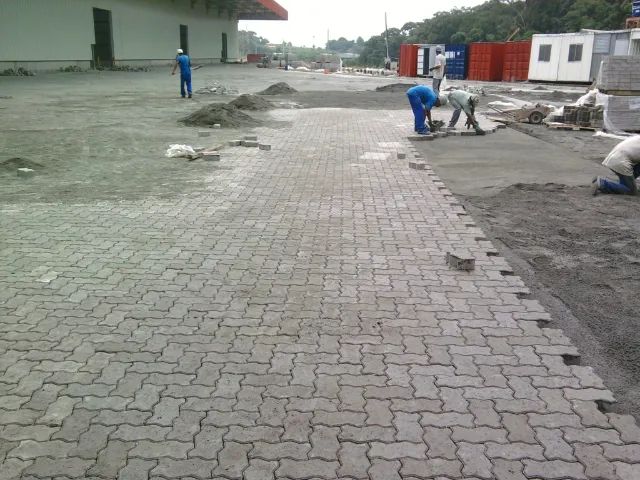 Piso intertravado Paralelepipedos mão de obra especializada - Foto 2