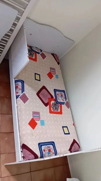 VENDO ESSA MINI CAMA WUW VIRA BERÇO JA VAI COM COLCHÃO  - Foto 2