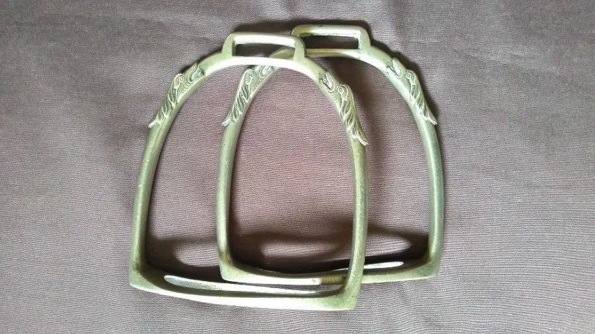 Estribo Antigo de Alpaca marca Triângulo