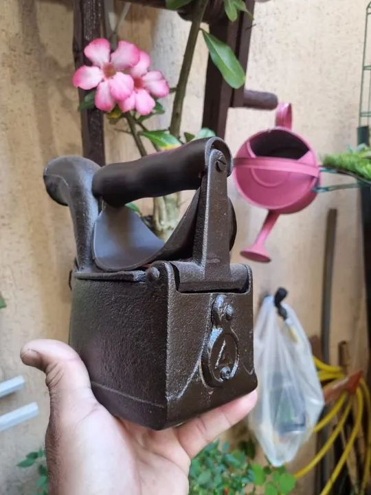Ferro de Engomar Antigo - Decoração Vintage - Foto 6