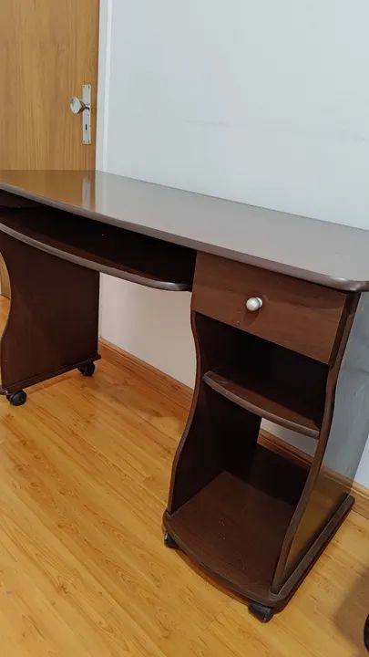 Escrivaninha com Gaveta